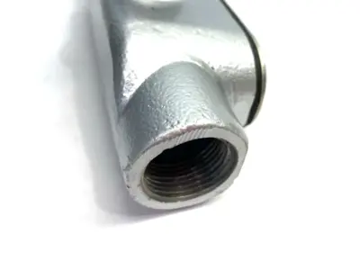 USED ABB THOMAS & BETTS T-STYLE CONDUIT OUTLET BODY 1" W/ GASKET & COVER