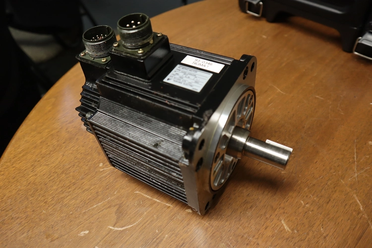 Used 1998 USED HAAS PARTS AND TOOLING SIGMA-1 09 (SHORT) #93-0346 Servo Motors Minnesota US | Machinesused.com #225812