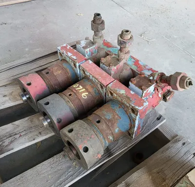 USED GARDNER DENVER FLUID END/ PLUNGERS