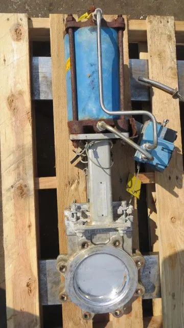 Dezurik 6"-150 knife gate valve actuated