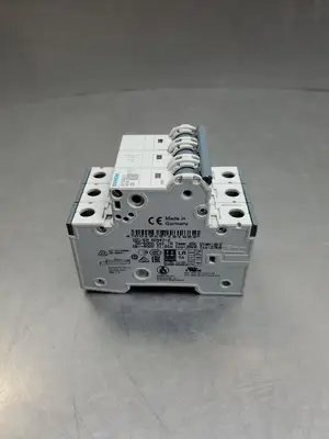 USED Siemens 5SY4302-7 MCB C2 Circuit Breaker, 2A, 400VAC, 3P