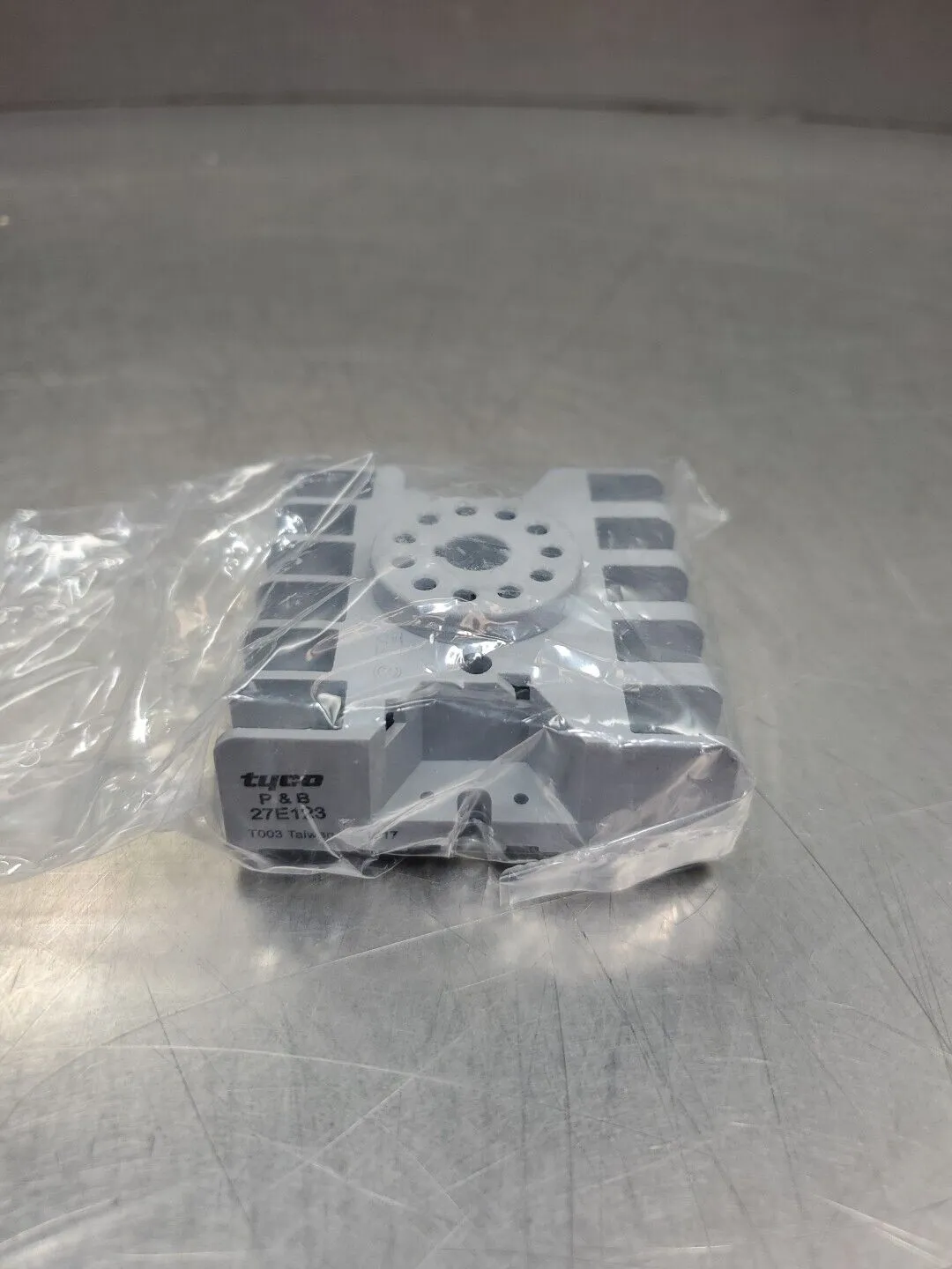 Tyco P&B 27E123 11-Pin Relay Socket. 4D-27