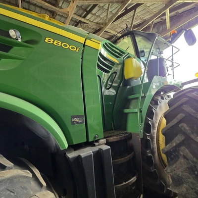 JOHN DEERE 8800 chopper | Iron Listing (22)