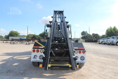 New | in-Stock 2027 FREIGHTLINER 114SD PLUS Rolloff Trucks Texas US | Roll Off Truck World #1507657