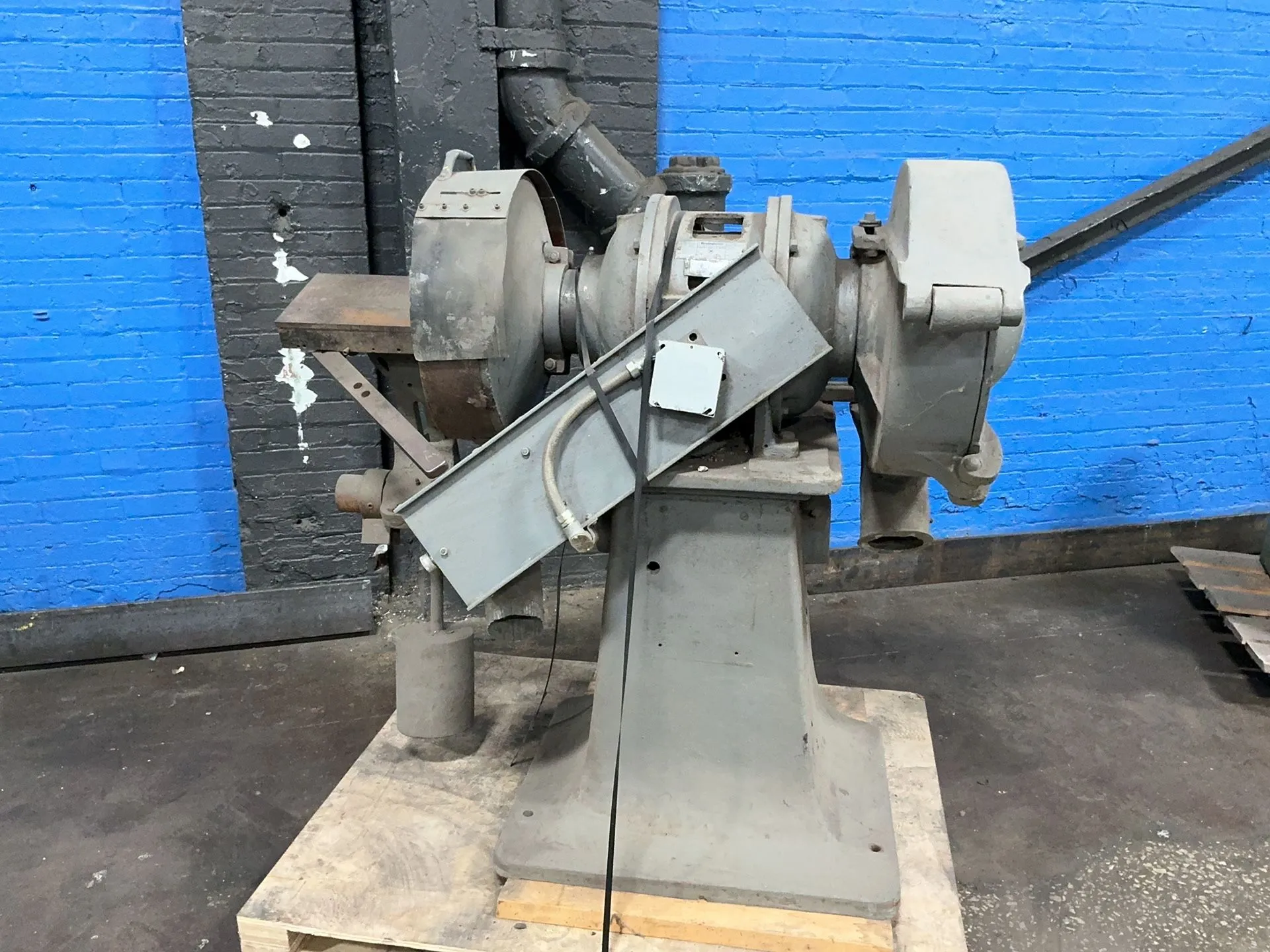 Used THE UNITED STATES ELECTRICAL CO. 70 Pedestal Type Grinders (Double End) Ohio US | HGR 24 #1266487