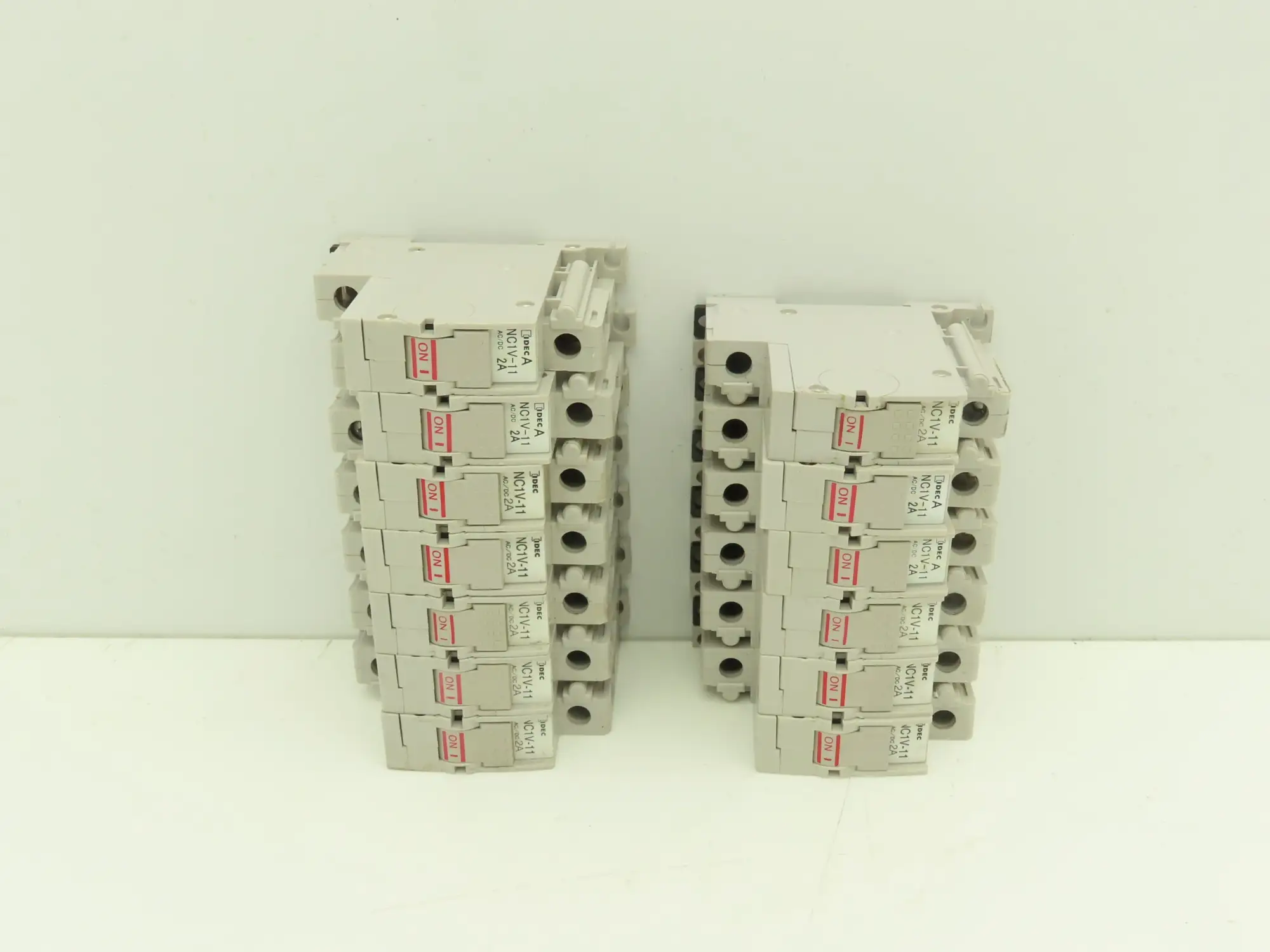 IDEC NC1V-1100 2 Amp Circuit Protector 1 Pole A Curve 250VAC/65VDC Lot of 13