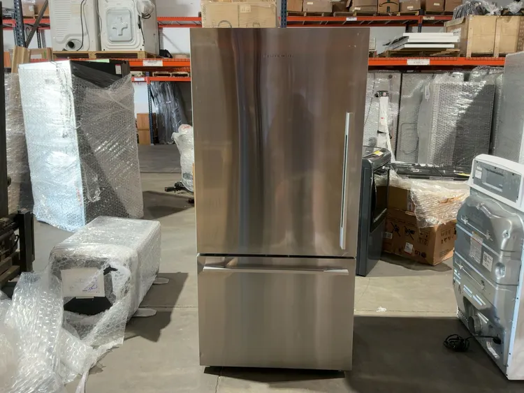 Used FISHER & PAYKEL RF170WDLX5 Refrigerators Michigan US | Miedema Asset Management Group #1230226