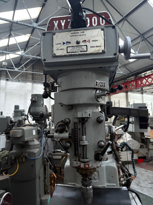 XYZ 2000 Turret Mill