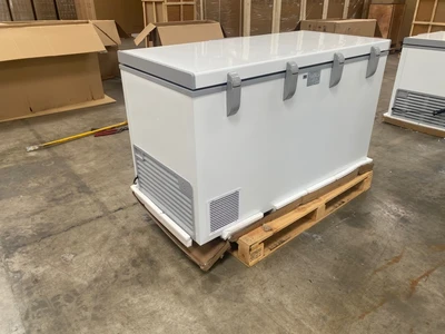 171-0382 55" Solid Top Self Contained Ultra Low Temperature Chest Freezer