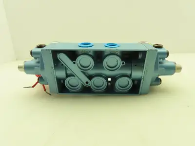 Honeywell Skinner S3FFHAL3 Directional Control Spool Valve 5/3 24VDC 3/8" NPT