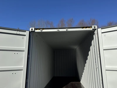 NEW 2024 TRITON V300ULC