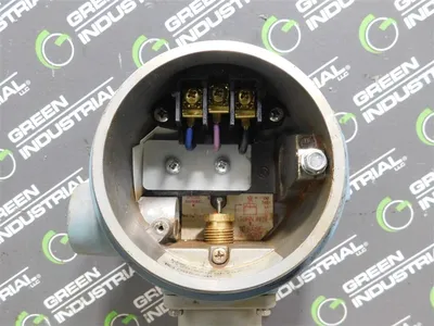 United Electric J120-270 95764 Pressure Switch 15A 480VAC 200 PSI MWP Used