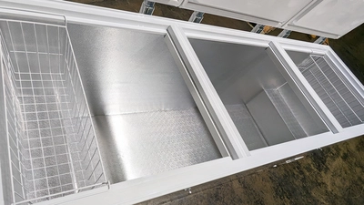 171-0377 105" Solid Top Self Contained Chest Freezer