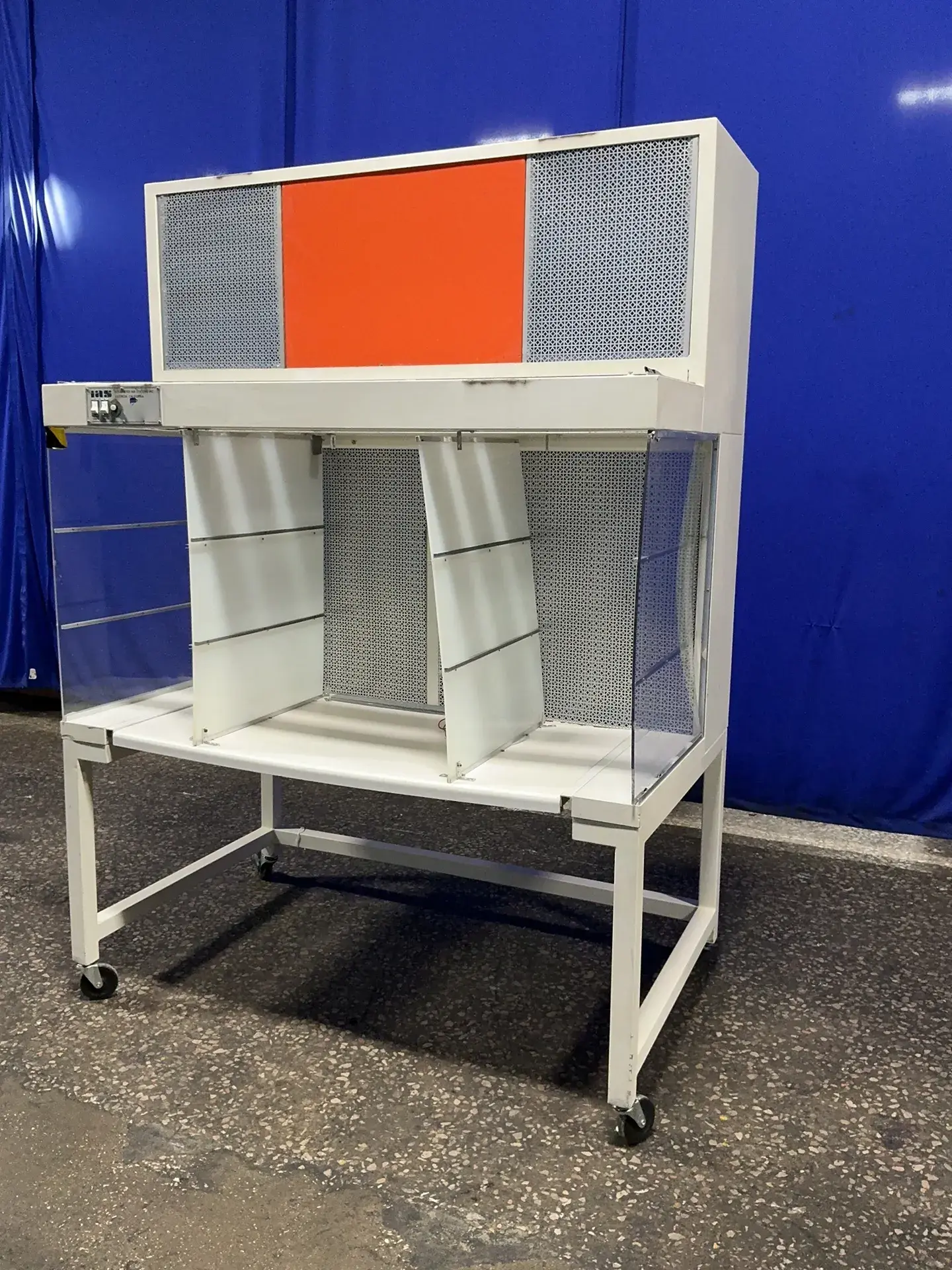 Used 1983 INTEGRATED AIR SYSTEMS 1.T530S Laminar Flow Hoods Ohio US | HGR 24 #1520842
