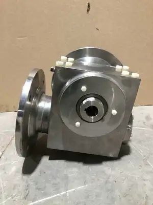 Ironman SS-FHMQ-826-5-HR-180-16 Worm Gear Speed Reducer 6.693HP 5:1 1130in-lbs