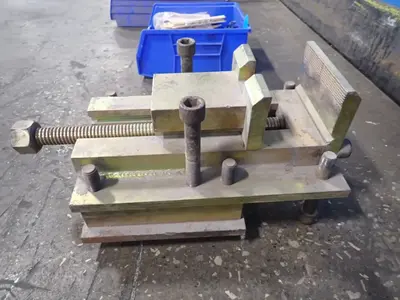 8.5" X 4.75" Vise