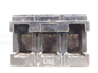 General Electric TB63F Tri-Break Circuit Breaker 200kA@600VAC 100kA@250VDC Used