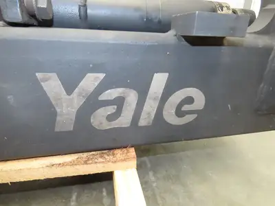 Yale 8500812 Forklift Mast 2 Stage 3 Lever 135.8" Lift 5290lb Class 4 ERC100HGN