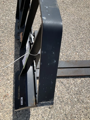 Used TOMAHAWK 42" FORKS AND FRAME Pallet Forks Michigan US | Miedema Asset Management Group #1342562