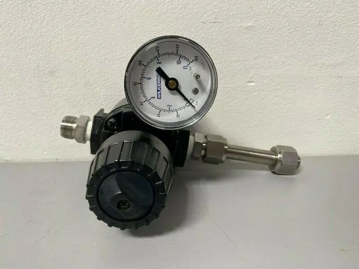Used WILKERSON R16-03-GN0A REGULATOR W/ PRESSURE REGULATOR & 1/2" & 3/4" FITTING Regulators California US | Equipment Lab #485330