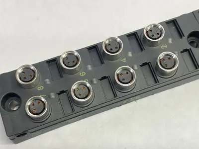 USED TURCK SENSOR / ACTUATOR JUNCTION BOX 8-PORT M8 3-PIN 0124M