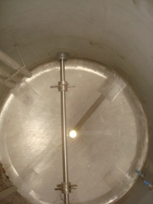 2600 L S/S Enclosed Tank , Side Mixer