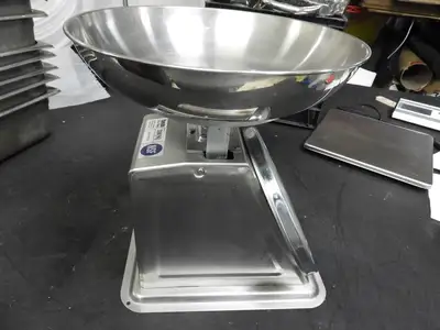 Used Yamato Used Yamato SMN Series Mechanical 30lb Food Scale - SMN Food Scales Illinois US | Falcon Restaurant Supply #1376575