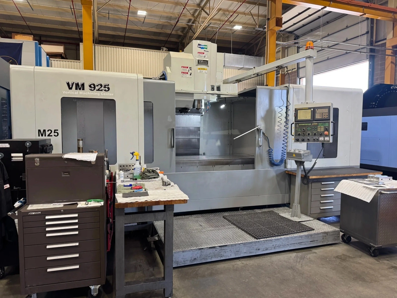 Used 2005 DOOSAN VM925 Vertical Machining Centers Ohio US | Toolquip, Inc. #1412914