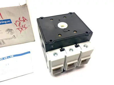 USED TELEMECANIQUE ISOL. LOAD BREAK SWITCH V5 3-POLE 125A