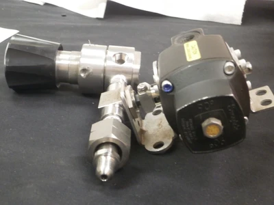 USED ADVANCED SPECIALTY APC330350C REGULATOR WITH  SWAGELOK 131SR