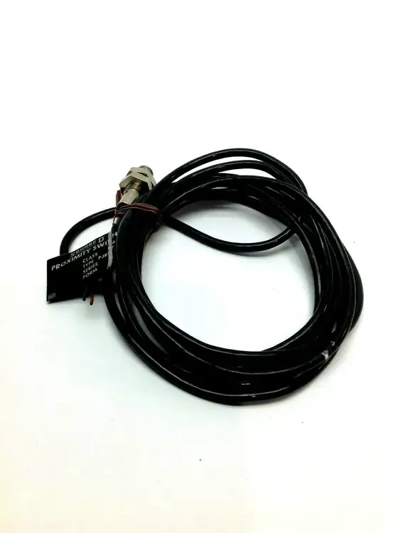 Used SQUARE D PROXIMITY SENSOR SWITCH 12-24VDC 200MA Proximity Sensors | Maverick Industrial Sales #1107483