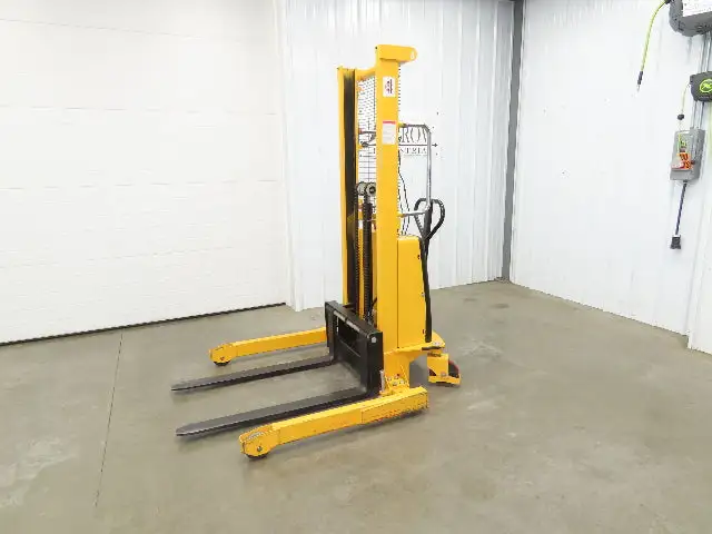 Used ULINE _UNKNOWN_ Pallet Lifters Indiana US | Arrow Industrial #1366960