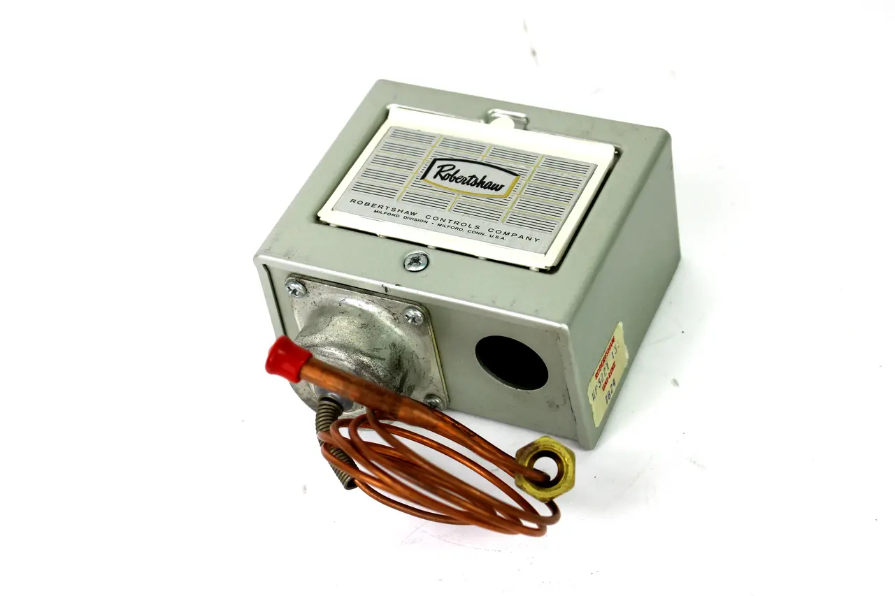 NEW ROBERTSHAW CONTROLS HP 3221 133