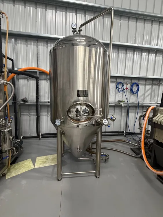 Used Stainless Steel Tank 1000 LITER Stainless Steel Tanks New Jersey US | Perry Equipment #1079745