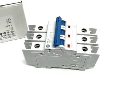USED ALLEN-BRADLEY SER. D CIRCUIT BREAKER 3-POLE 15A
