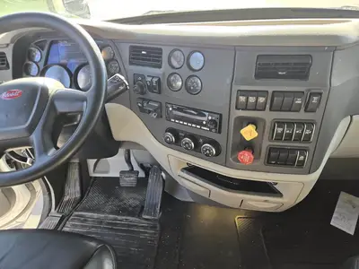 USED 2022 PETERBILT 567