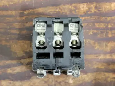NEW SQUARE D QOB350