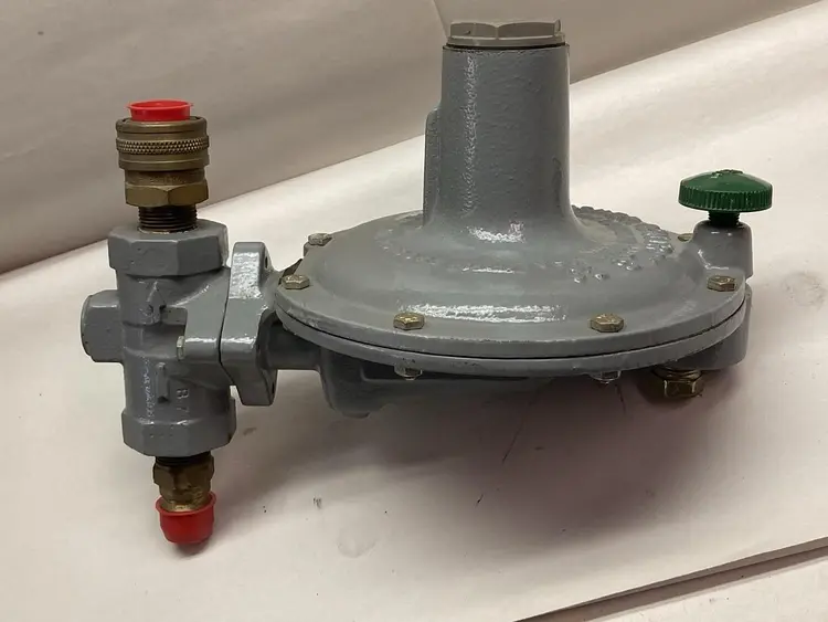 Used FISHER CONTROLS Y600A-152 Air Pressure Regulators Ohio US | Surplus Asset Holdings #1365793