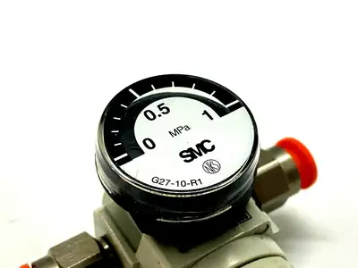 AR10-M5B-A | SMC  Pneumatic Regulator w/ G27-10-R1 Pressure Gauge - Used