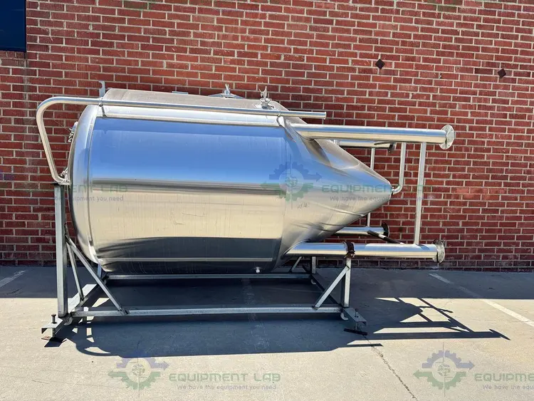 Used BLACKSTONE VENTURES 4700 L/30 BBL  STAINLESS STEEL JACKETED FERMENTATION TANK Jacketed Tanks California US | Equipment Lab #1056248