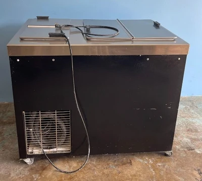 75-0172 Master-Bilt DC-6D Self Contained Ice Cream Dipping Cabinet