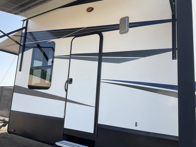 Used 2018 MOMENTUM 395M Campers, Caravans, Motorhomes Michigan US | Miedema Asset Management Group #1334425