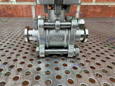 USED FNW FIGURE 330A STAINLESS STEEL BALL VALVE W/ 3/4" SANITARY FITTING