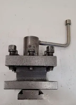 LATHE TOOL POST HOLDER - BASE: H: 7IN W: 5-1/4IN L: 5-1/4IN GAP: 1.5IN THICK: 1IN