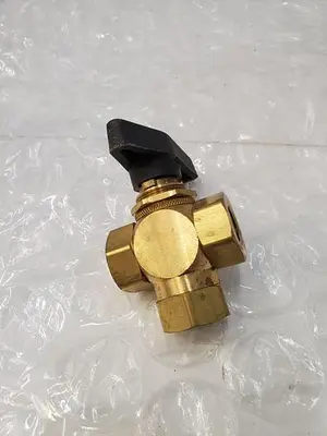 DIVERTING 3-PORT BRASS BALL VALVE 46095K42