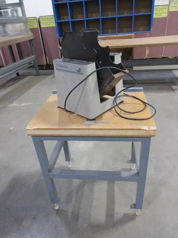ROLLING METAL TABLE WITH PAPER JOGGER