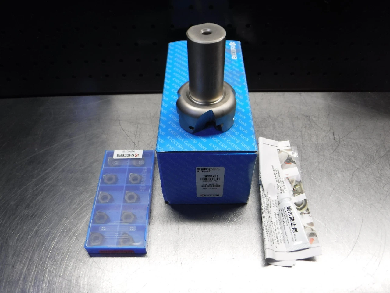 Kyocera 1.250" 4 Flute Endmill W/ QTY10 Inserts MFWN902500R-W125-4T (LOC1256A)