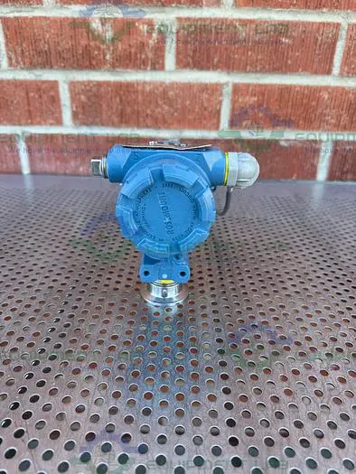 Used ROSEMOUNT 2090FG2S2DE1 PRESSURE TRANSMITTER 0 TO 150 PSI W/ 2" FITTING Misc Electrical & Power Parts | Equipment Lab #486546