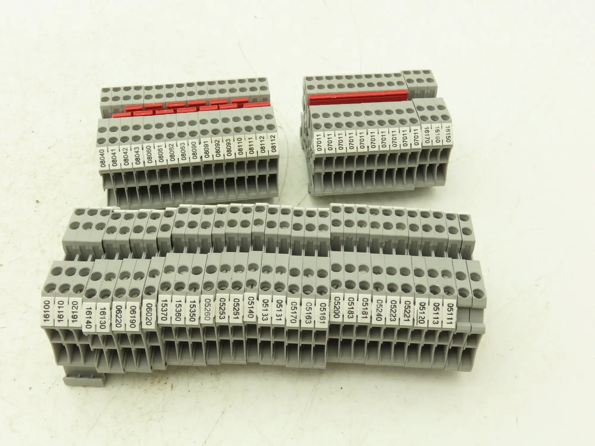 Eaton UT 2.5-4 Feed-Through Terminal Block Gray 4 Wire 150V 20A 2.5mm² Lot of 60