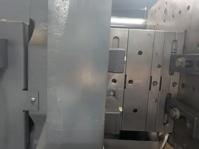 2012 TOSHIBA EC200SXV50-8B Injection Molding Horizontal/Vertical | Machinery Network (8)